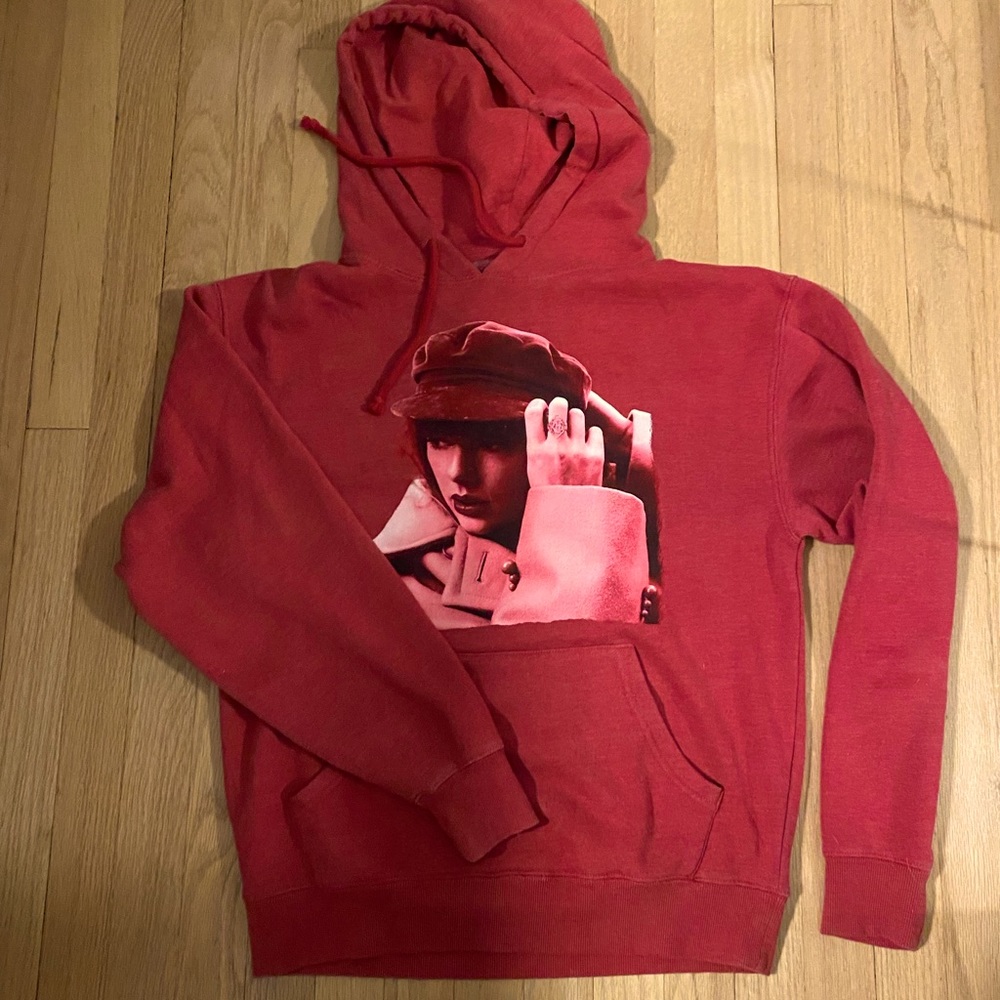 This is a Taylor Swift sweatshirt from the website. Only worn once or twice.